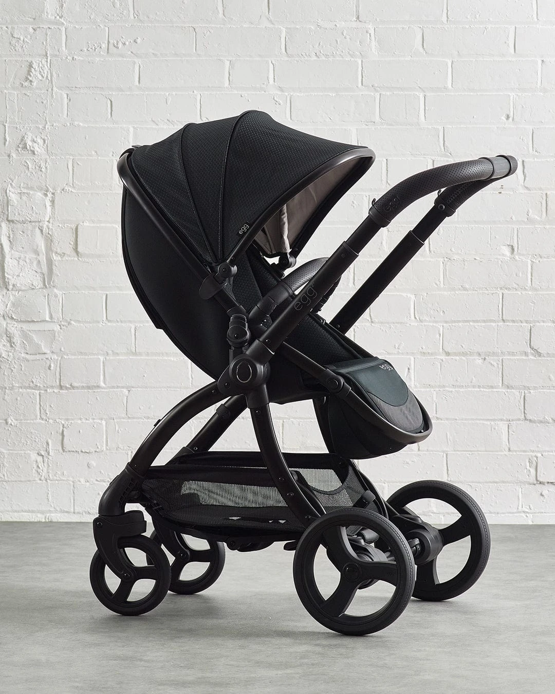 Egg 2 Stroller With Luxury Liner - Eclipse 5 Egg 2 Stroller With Luxury Liner - Eclipse - Image 3